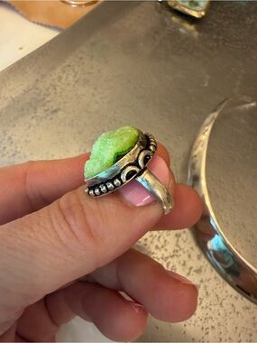 Sterling Silver Ring with Lime Green Druzy Stone SIZE 7.5
